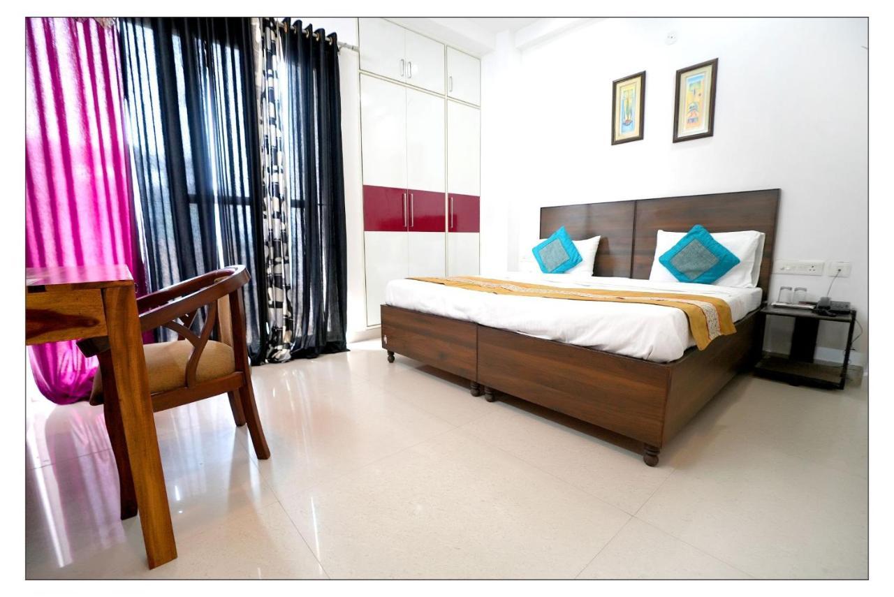 Gupta Residency Near Ajnara Heritage Noida Dış mekan fotoğraf