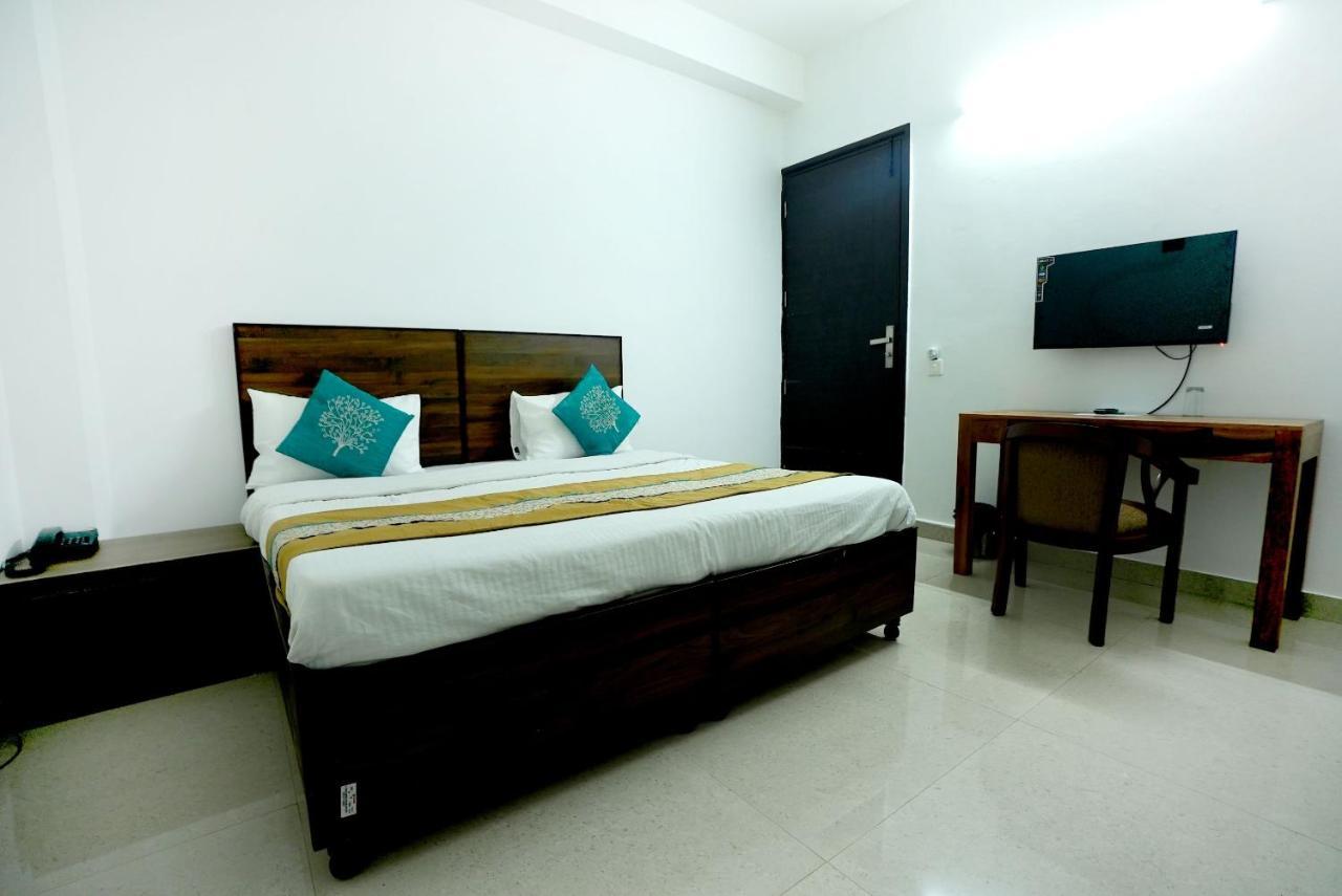 Gupta Residency Near Ajnara Heritage Noida Dış mekan fotoğraf